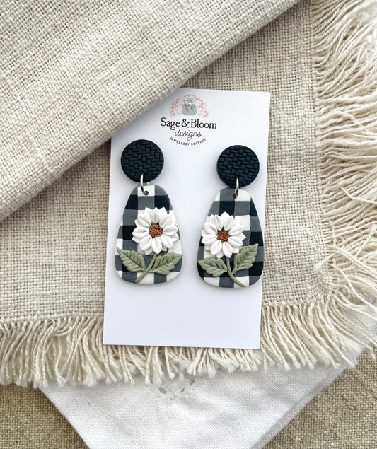 Black Gingham Daisy Dangle (medium)