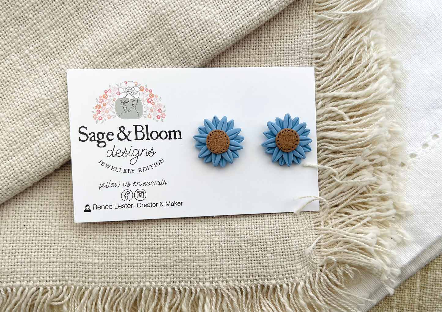 Classic Daisy Stud (blue collection)